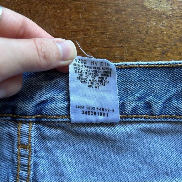 Levi’s Vintage 505 Regular Fit Light Wash 8-Inch Inseam Denim Shorts Size W32 - Picture 11 of 11